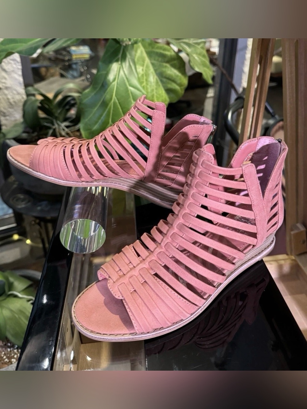 NWB Vince Camuto Coral Leather Gladiator Wedge 6.5